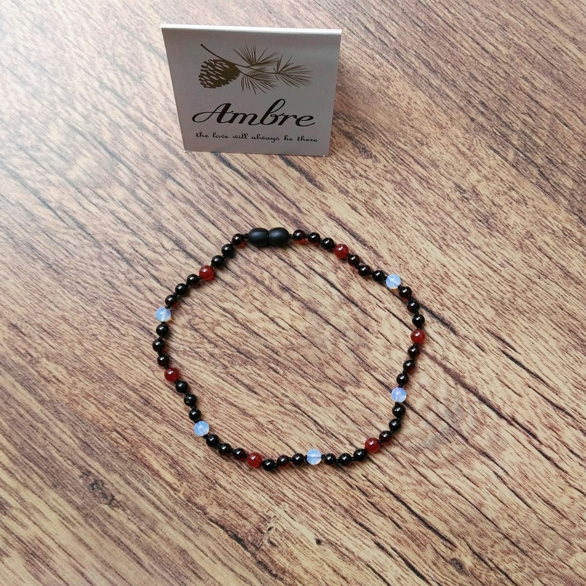 Round-beaded cherry amber necklace with mixed gems +/- 32cm